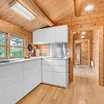 펜션 Four-bedroom In