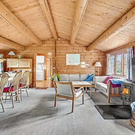 Four-bedroom In Casa vacanze